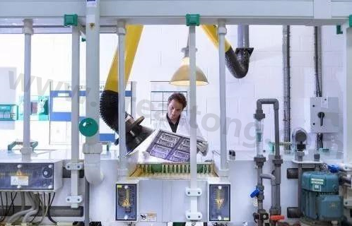 理想狀態(tài)下自動化生產線大約能節(jié)省傳統企業(yè)50%的人力成本，良率可提升至98%。